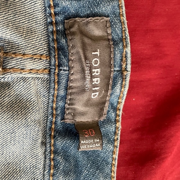 MID RISE MIDI SHORT - Picture 4 of 6